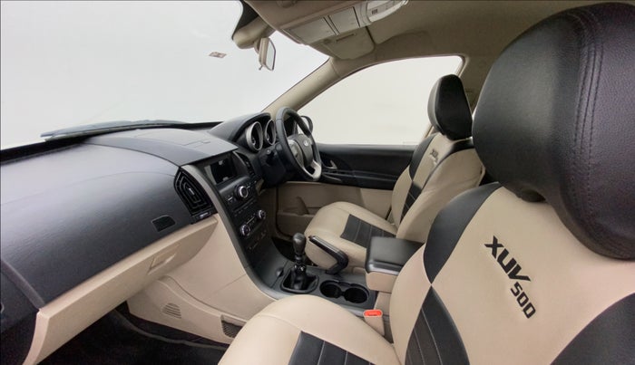 2015 Mahindra XUV500 W6, Diesel, Manual, 59,139 km, Right Side Front Door Cabin