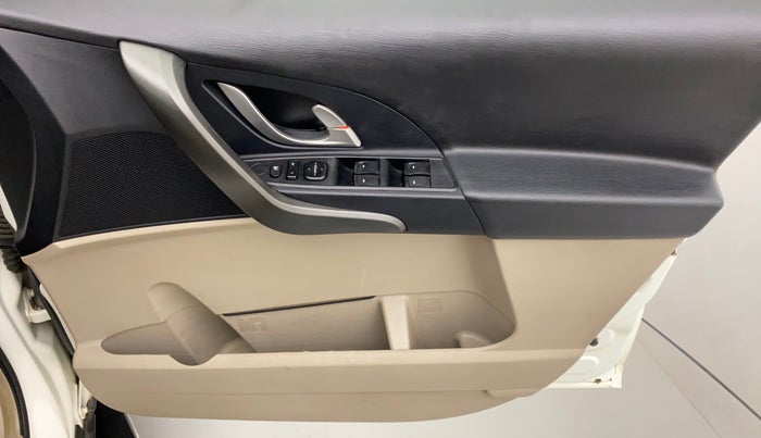 2015 Mahindra XUV500 W6, Diesel, Manual, 59,139 km, Driver Side Door Panels Control
