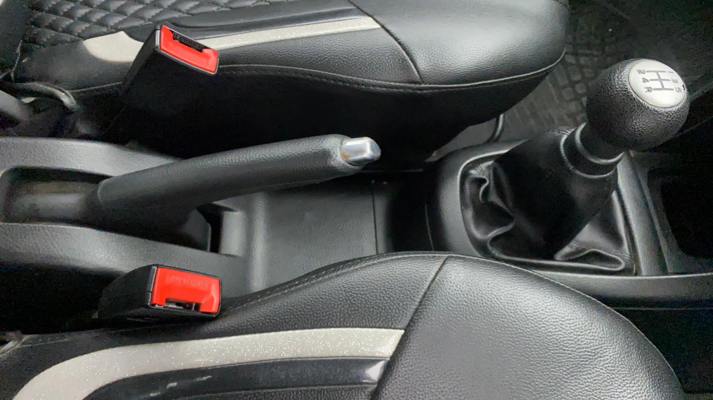 2016 Maruti Swift VXI, Petrol, Manual, 65,077 km, Gear Lever