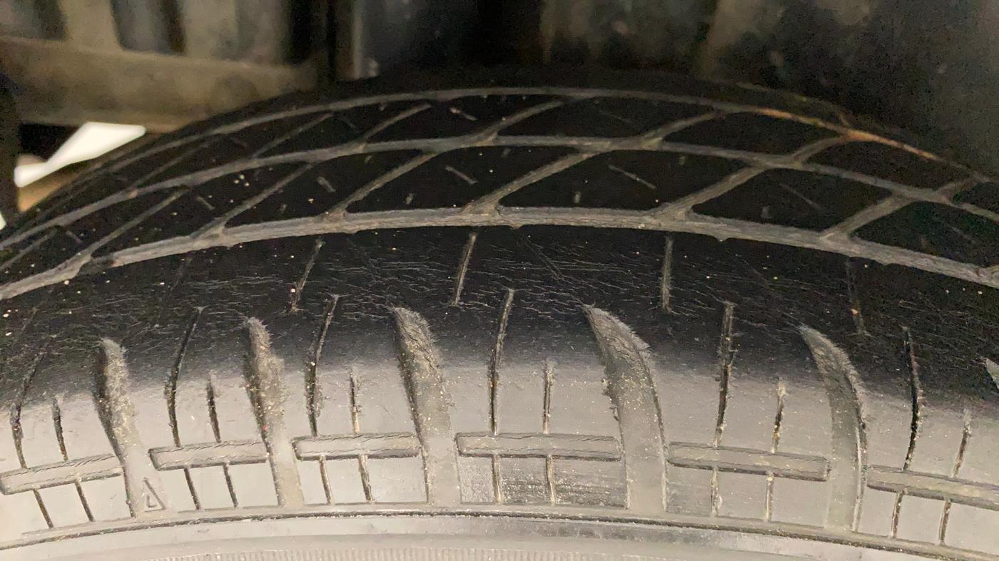 2016 Maruti Swift VXI, Petrol, Manual, 65,077 km, Right Rear Tyre Tread