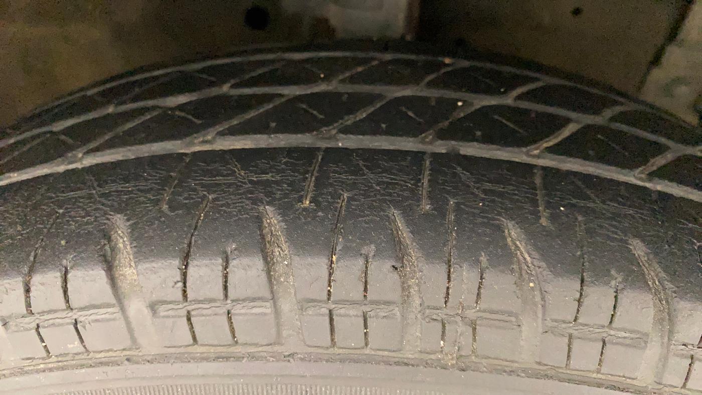 2016 Maruti Swift VXI, Petrol, Manual, 65,077 km, Right Front Tyre Tread