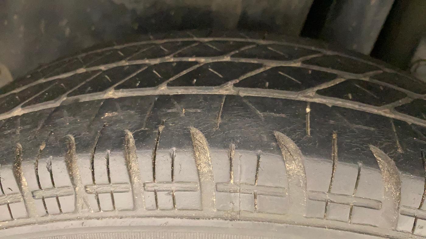 2016 Maruti Swift VXI, Petrol, Manual, 65,077 km, Left Rear Tyre Tread