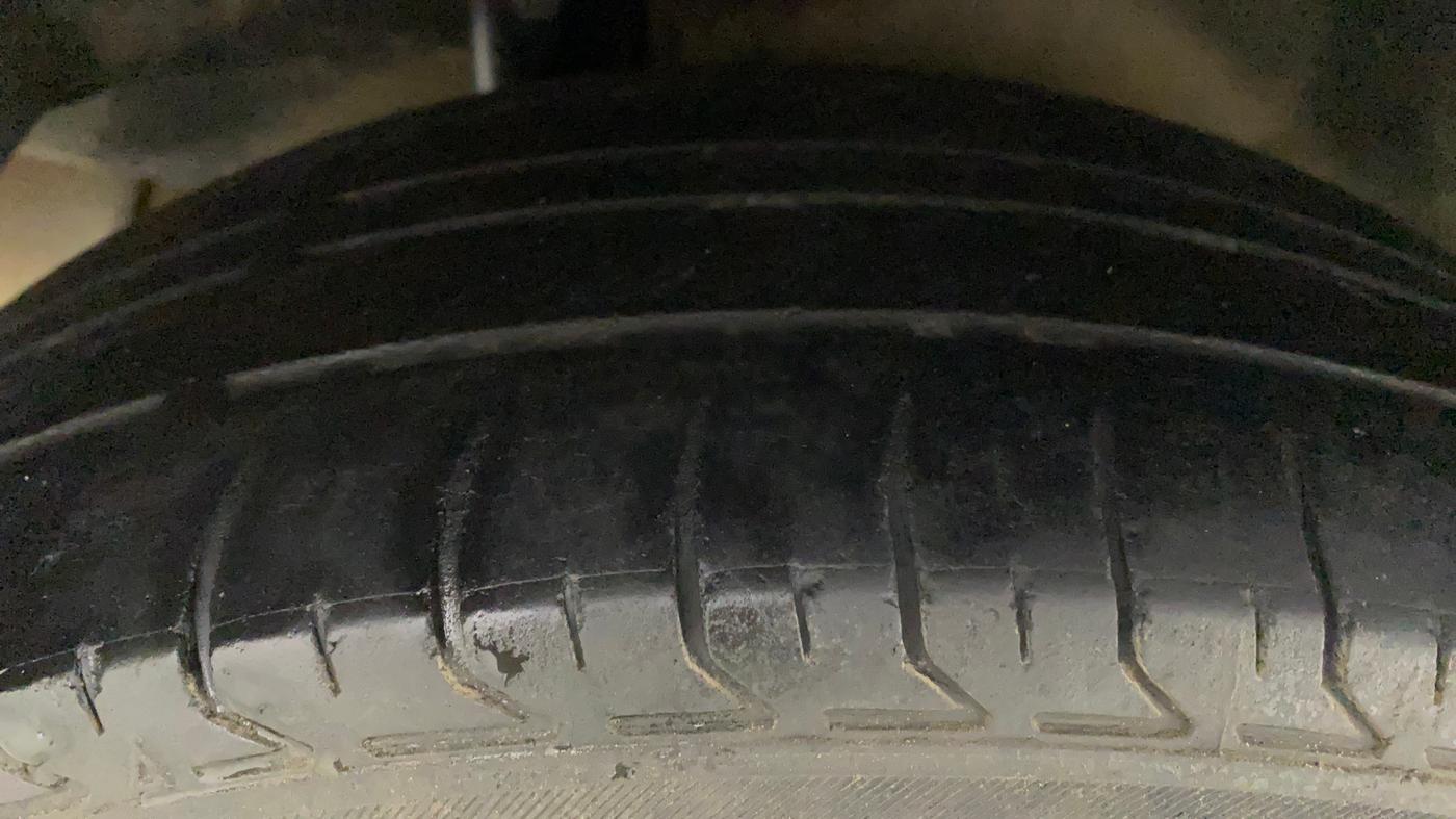 2017 Honda Amaze 1.2L I-VTEC S, CNG, Manual, 1,12,086 km, Right Rear Tyre Tread