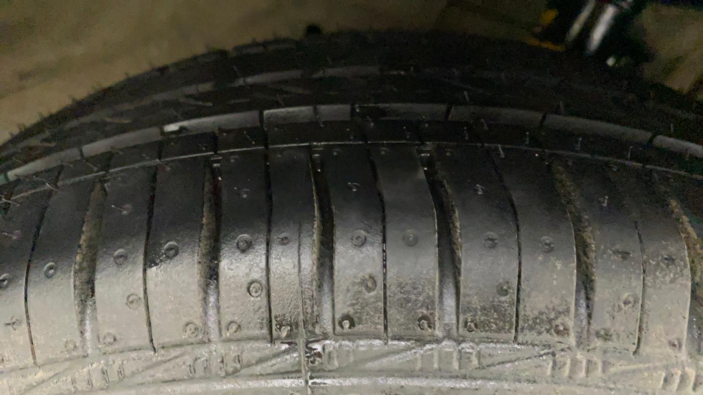 2017 Honda Amaze 1.2L I-VTEC S, CNG, Manual, 1,12,086 km, Right Front Tyre Tread