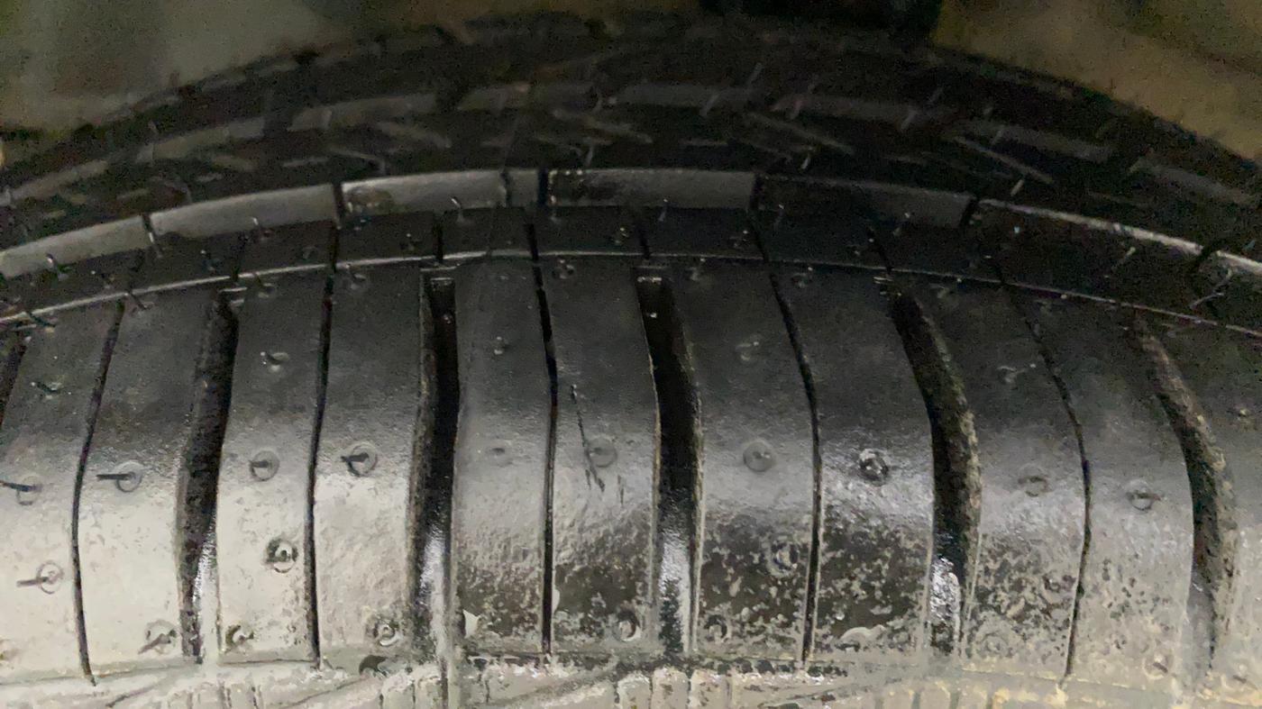2017 Honda Amaze 1.2L I-VTEC S, CNG, Manual, 1,12,086 km, Left Front Tyre Tread