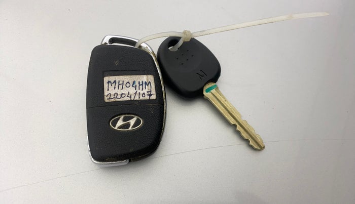 2016 Hyundai Xcent S 1.2, Petrol, Manual, 73,596 km, Key Close Up