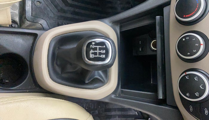 2016 Hyundai Xcent S 1.2, Petrol, Manual, 73,596 km, Gear Lever