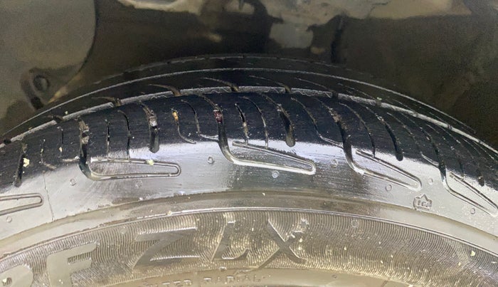 2016 Hyundai Xcent S 1.2, Petrol, Manual, 73,596 km, Left Front Tyre Tread