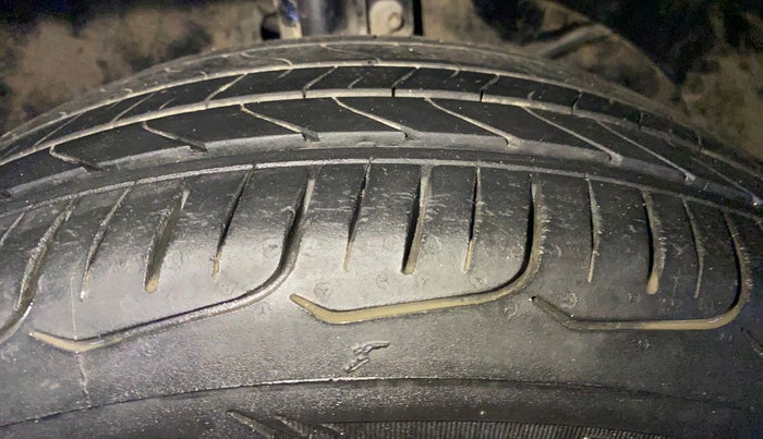 2017 Maruti Baleno ALPHA PETROL 1.2, Petrol, Manual, 87,800 km, Right Front Tyre Tread