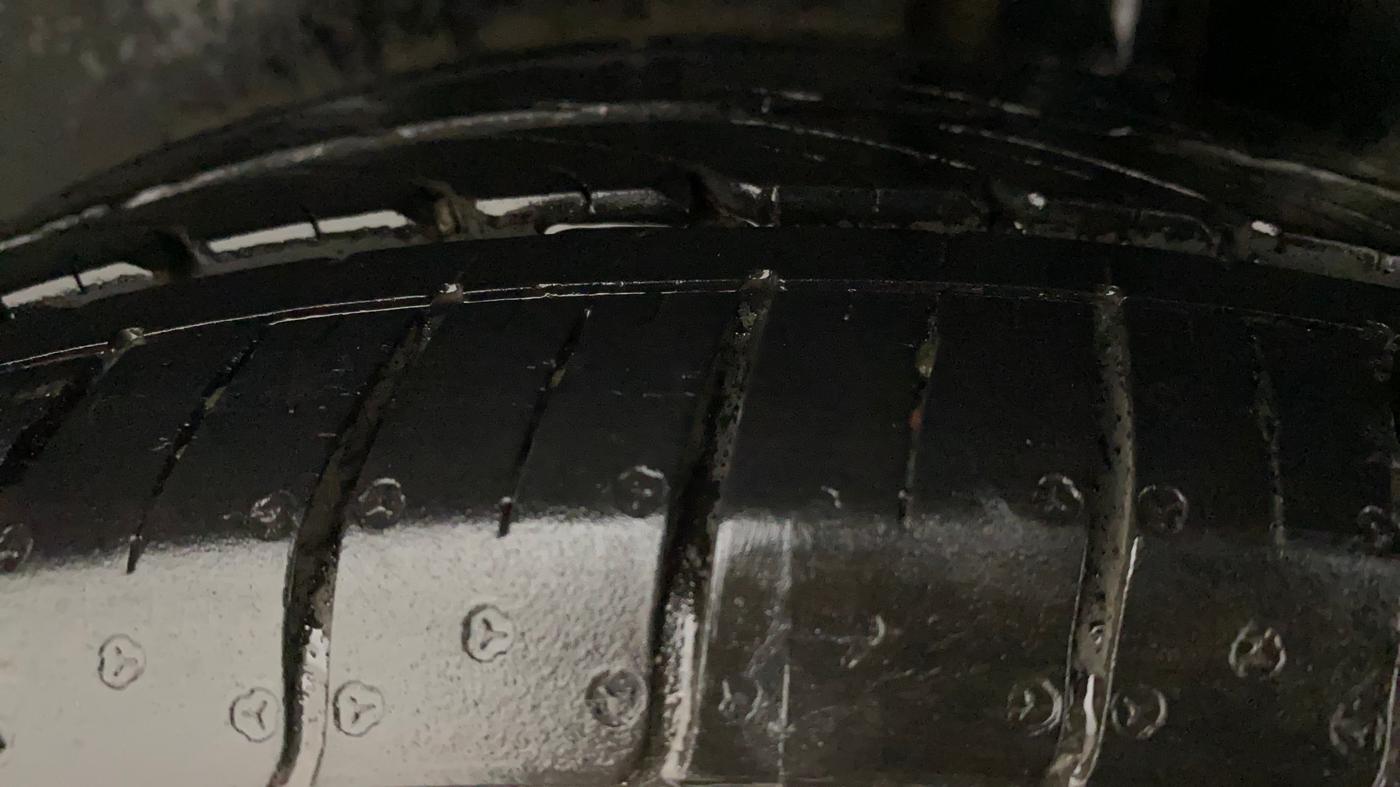 2015 Maruti Ciaz ZXI AT, Petrol, Automatic, 80,214 km, Left Rear Tyre Tread