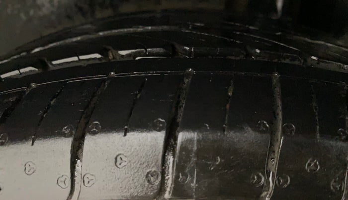 2015 Maruti Ciaz ZXI AT, Petrol, Automatic, 80,214 km, Left Rear Tyre Tread