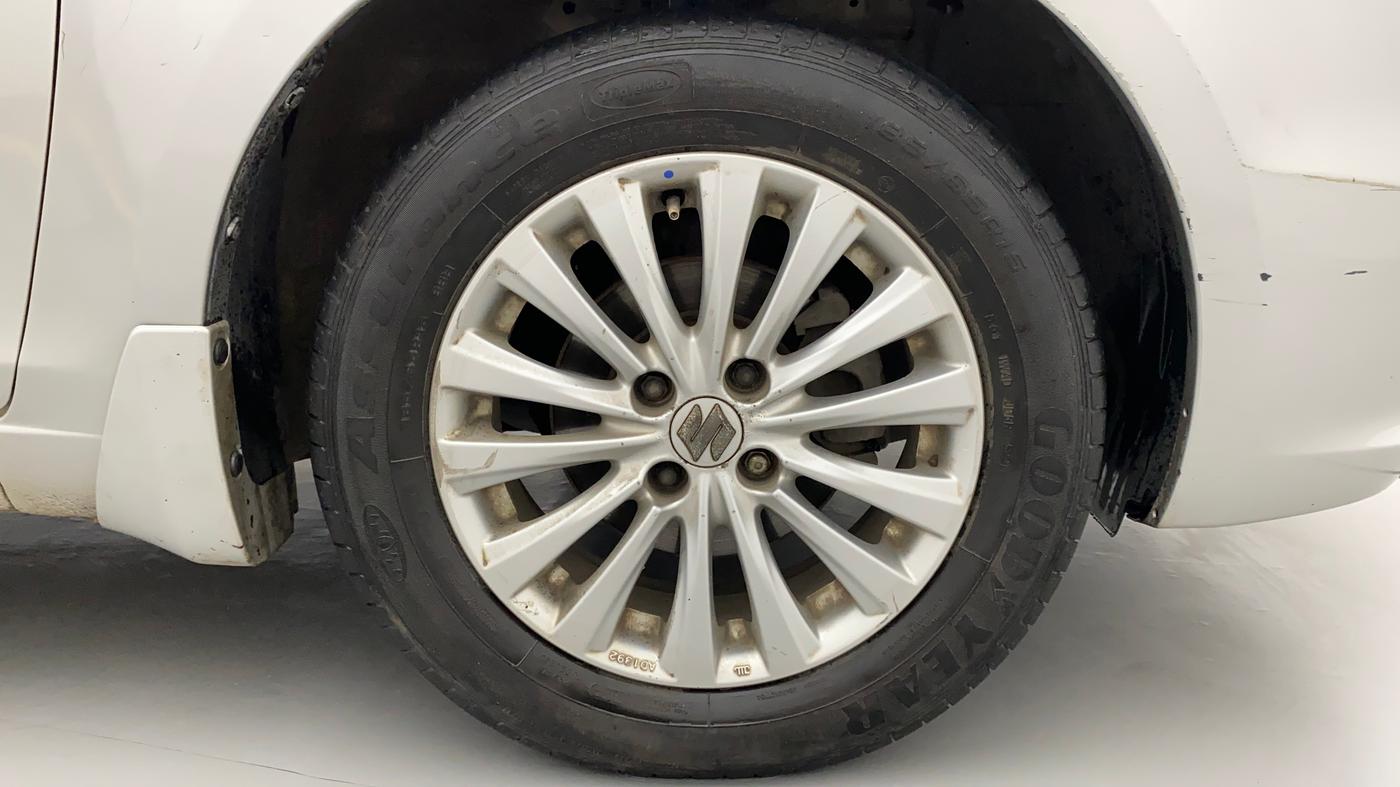 2015 Maruti Ciaz ZXI AT, Petrol, Automatic, 80,214 km, Right Front Wheel