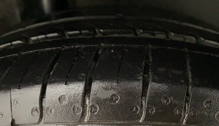 2015 Maruti Ciaz ZXI AT, Petrol, Automatic, 80,214 km, Right Rear Tyre Tread