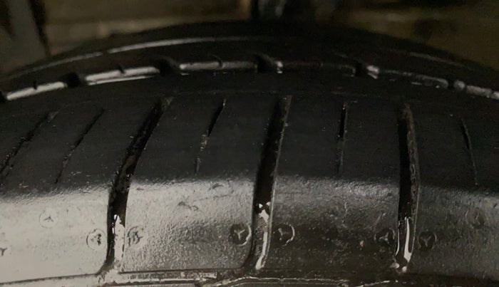 2015 Maruti Ciaz ZXI AT, Petrol, Automatic, 80,214 km, Left Front Tyre Tread