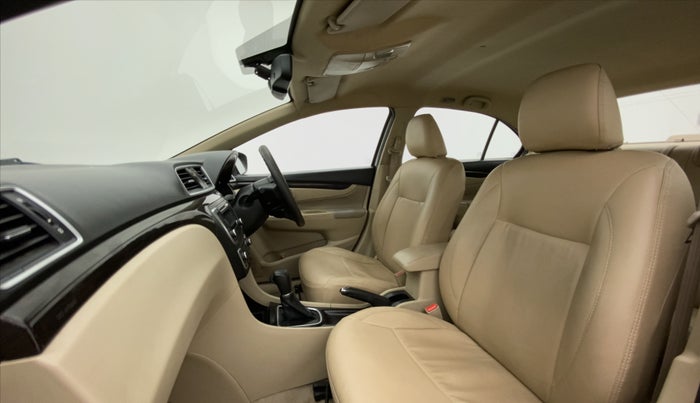 2015 Maruti Ciaz ZXI AT, Petrol, Automatic, 80,214 km, Right Side Front Door Cabin