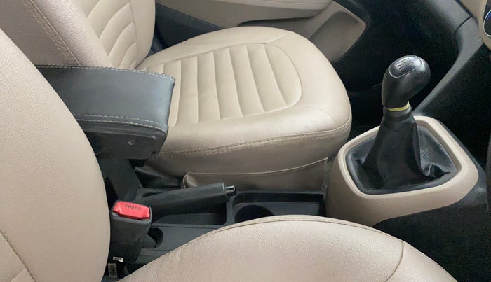 2015 Hyundai Grand i10 MAGNA 1.2 KAPPA VTVT, CNG, Manual, 1,13,214 km, Gear Lever