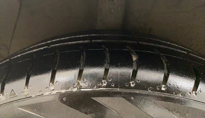 2015 Hyundai Grand i10 MAGNA 1.2 KAPPA VTVT, CNG, Manual, 1,13,214 km, Right Rear Tyre Tread