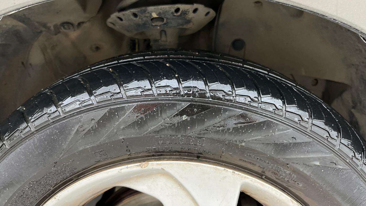 2016 Honda City 1.5L I-VTEC VX (O) MT, Petrol, Manual, 1,30,604 km, Right Front Tyre Tread