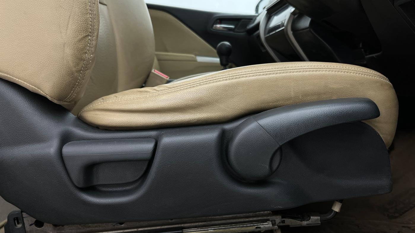 2016 Honda City 1.5L I-VTEC VX (O) MT, Petrol, Manual, 1,30,604 km, Driver Side Adjustment Panel
