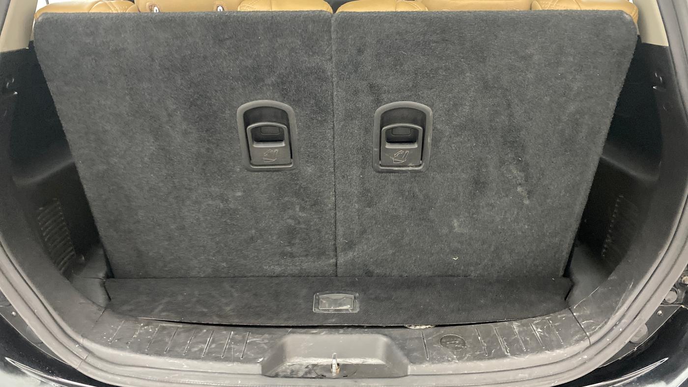2018 Mahindra XUV500 W11 AT, Diesel, Automatic, 98,663 km, Boot Inside