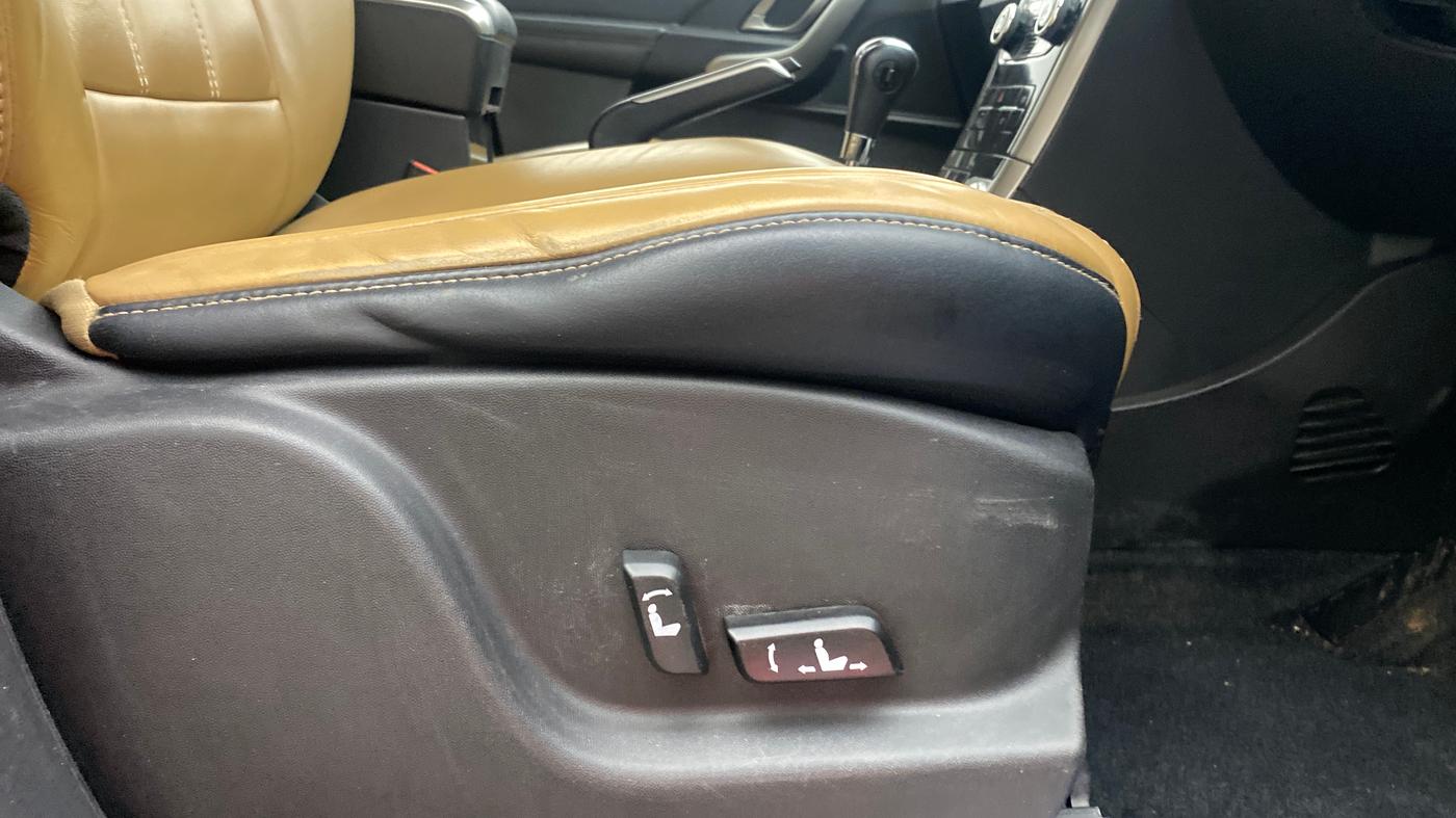 2018 Mahindra XUV500 W11 AT, Diesel, Automatic, 98,663 km, Driver Side Adjustment Panel