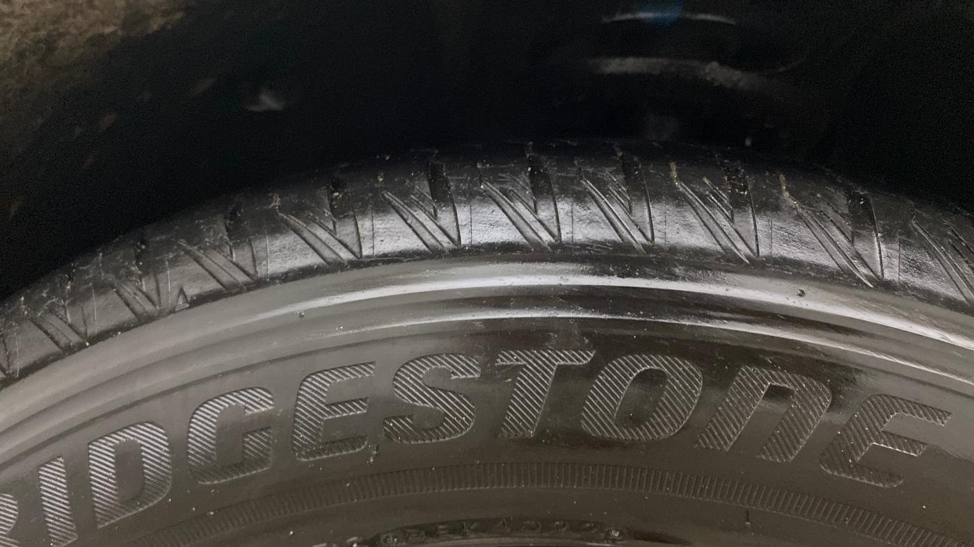 2018 Mahindra XUV500 W11 AT, Diesel, Automatic, 98,663 km, Left Front Tyre Tread