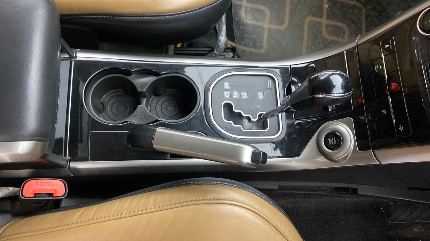 2018 Mahindra XUV500 W11 AT, Diesel, Automatic, 98,663 km, Gear Lever