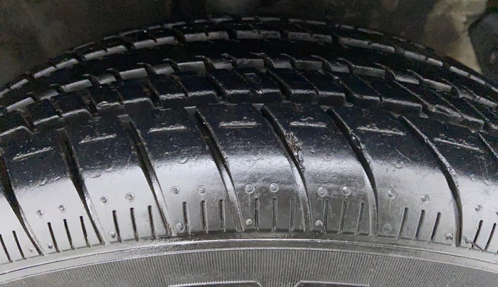 2009 Hyundai i20 MAGNA 1.2 VTVT, Petrol, Manual, 23,604 km, Right Front Tyre Tread