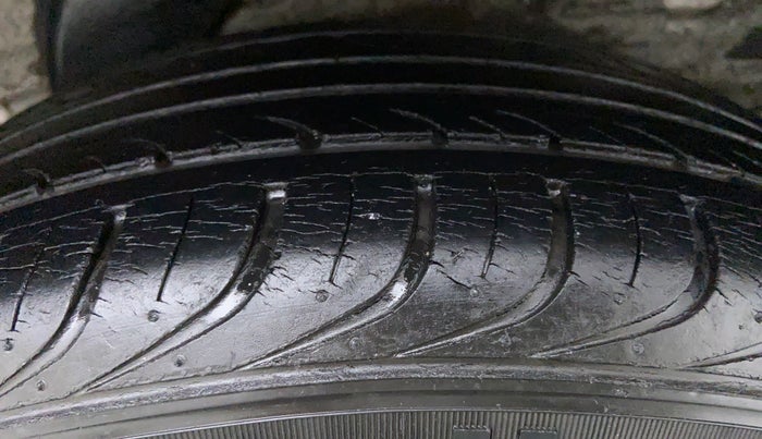 2009 Hyundai i20 MAGNA 1.2 VTVT, Petrol, Manual, 23,604 km, Left Rear Tyre Tread