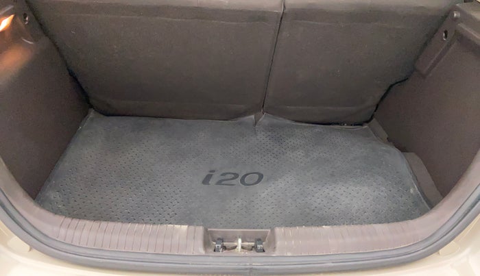 2009 Hyundai i20 MAGNA 1.2 VTVT, Petrol, Manual, 23,604 km, Boot Inside