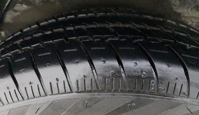 2009 Hyundai i20 MAGNA 1.2 VTVT, Petrol, Manual, 23,604 km, Right Rear Tyre Tread