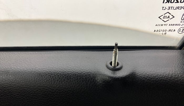 2019 Maruti Alto LXI, Petrol, Manual, 62,125 km, Lock system - Door lock knob has minor damage