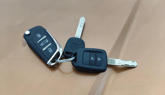 2017 Honda WR-V 1.5L I-DTEC S MT, Diesel, Manual, 88,809 km, Key Close Up