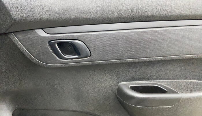 2018 Renault Kwid RXL, Petrol, Manual, 60,101 km, Driver Side Door Panels Control