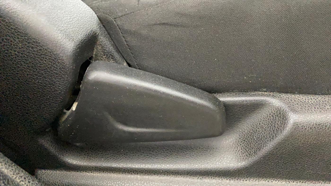 2018 Renault Kwid RXL, Petrol, Manual, 60,101 km, Driver Side Adjustment Panel