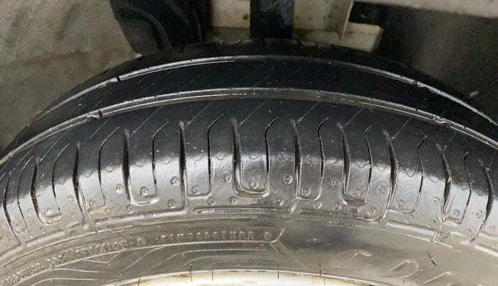 2018 Renault Kwid RXL, Petrol, Manual, 60,101 km, Right Front Tyre Tread