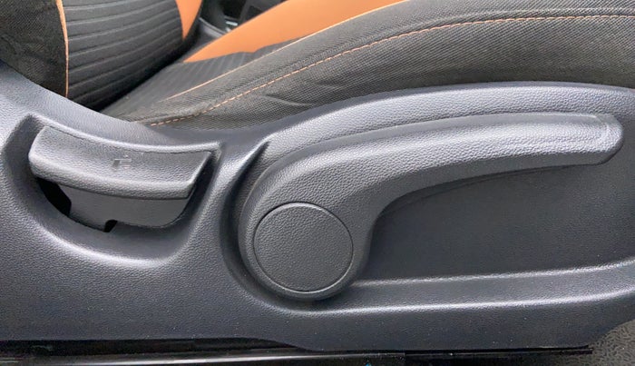 2016 Hyundai i20 Active 1.2 S, Petrol, Manual, 18,712 km, Driver Side Adjustment Panel