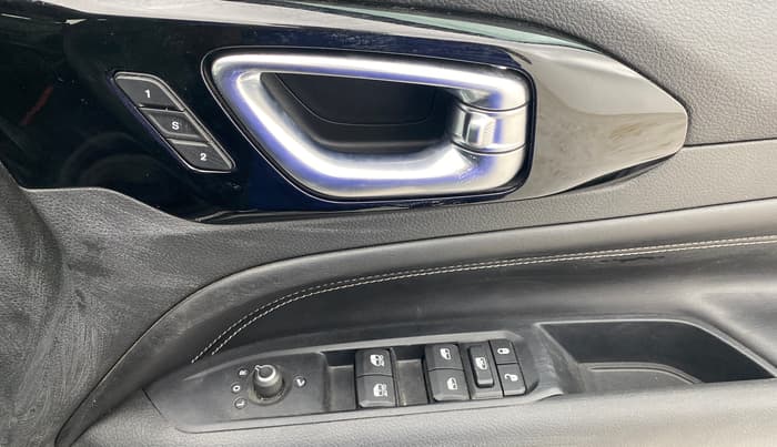 2022 Jeep Compass MODEL S (O) DIESEL 4X4 AT, Diesel, Automatic, 62,878 km, Driver Side Door Panels Control