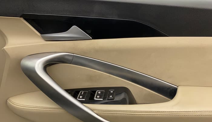 2021 MG HECTOR SHARP 1.5 DCT PETROL, Petrol, Automatic, 76,892 km, Driver Side Door Panels Control