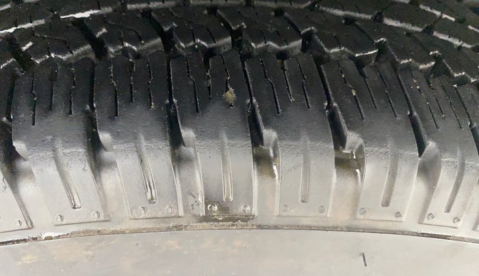 2018 Mahindra TUV300 T10, Diesel, Manual, 97,077 km, Right Front Tyre Tread