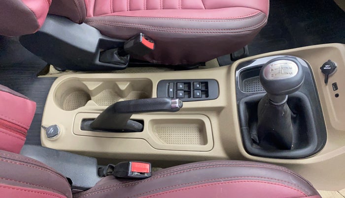 2018 Mahindra TUV300 T10, Diesel, Manual, 97,077 km, Gear Lever