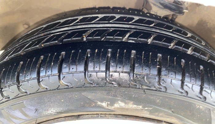2016 Maruti Alto K10 VXI, Petrol, Manual, 79,743 km, Left Front Tyre Tread
