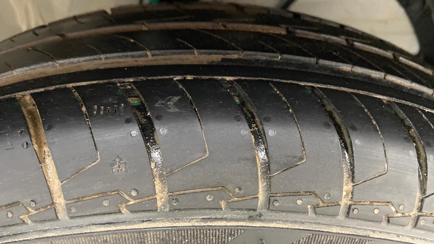 2022 Maruti Dzire VXI AMT, Petrol, Automatic, 60 km, Right Front Tyre Tread