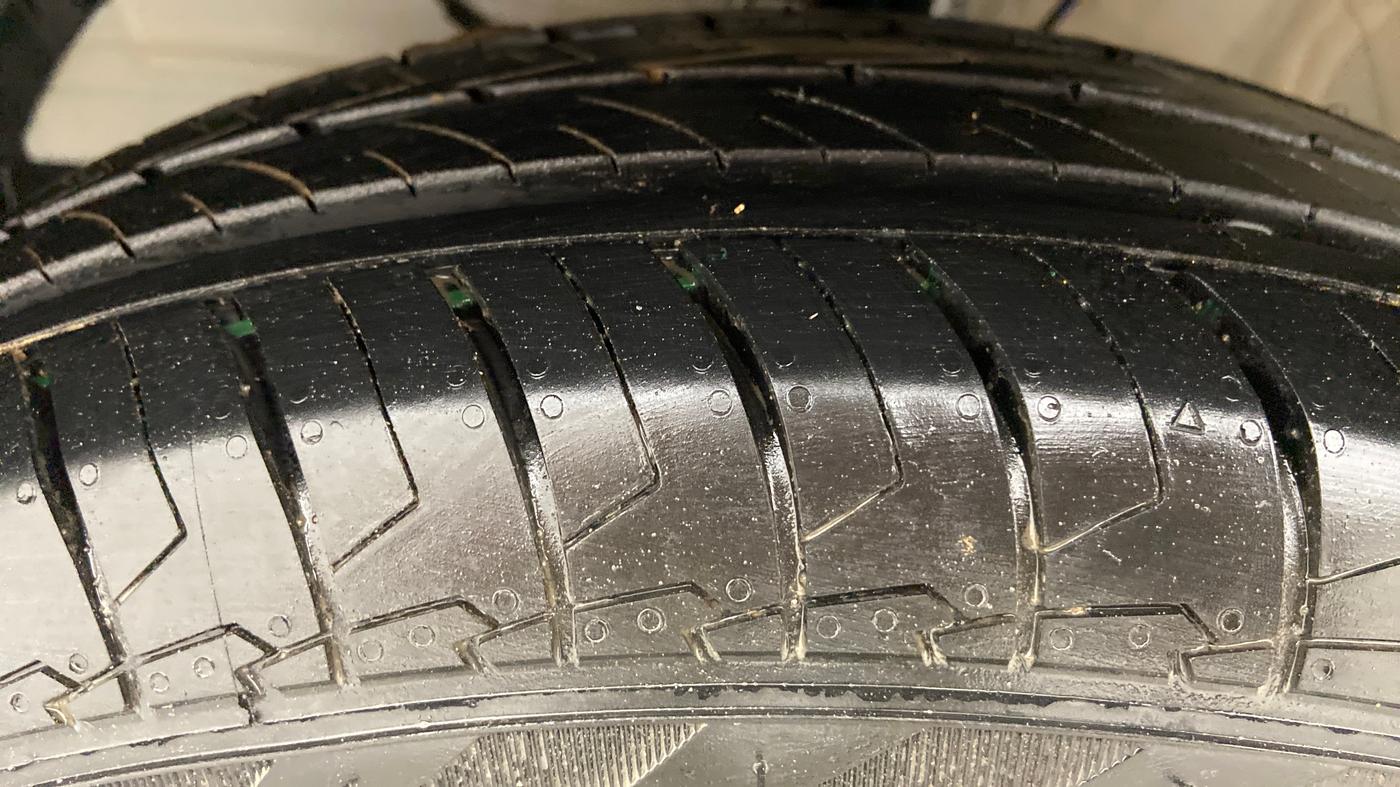 2022 Maruti Dzire VXI AMT, Petrol, Automatic, 60 km, Left Front Tyre Tread