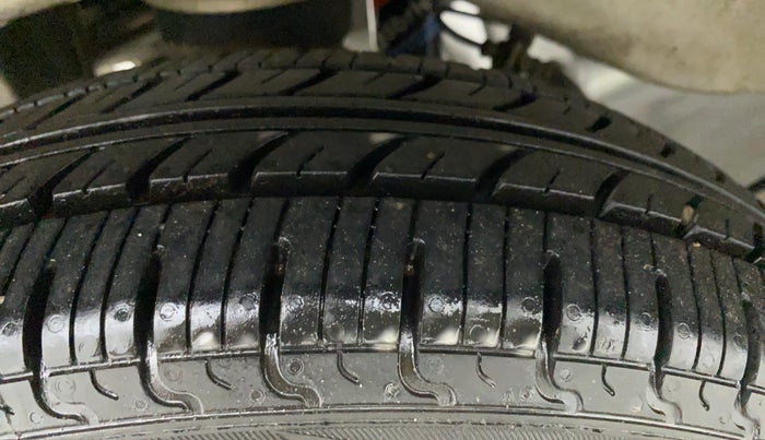 2012 Maruti A Star LXI, CNG, Manual, 80,256 km, Right Rear Tyre Tread