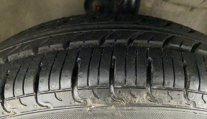 2012 Maruti A Star LXI, CNG, Manual, 80,256 km, Right Front Tyre Tread
