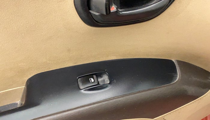 2010 Hyundai i10 ERA 1.1, Petrol, Manual, 61,063 km, Left front window switch / handle - Switch/handle not functional