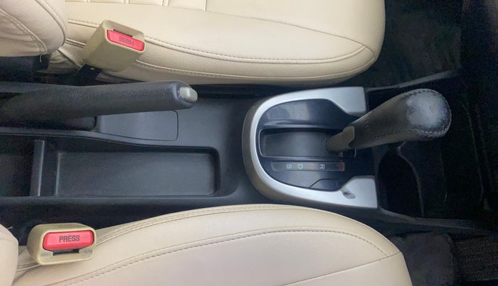 2016 Honda Jazz 1.2L I-VTEC V AT, Petrol, Automatic, 89,309 km, Gear Lever