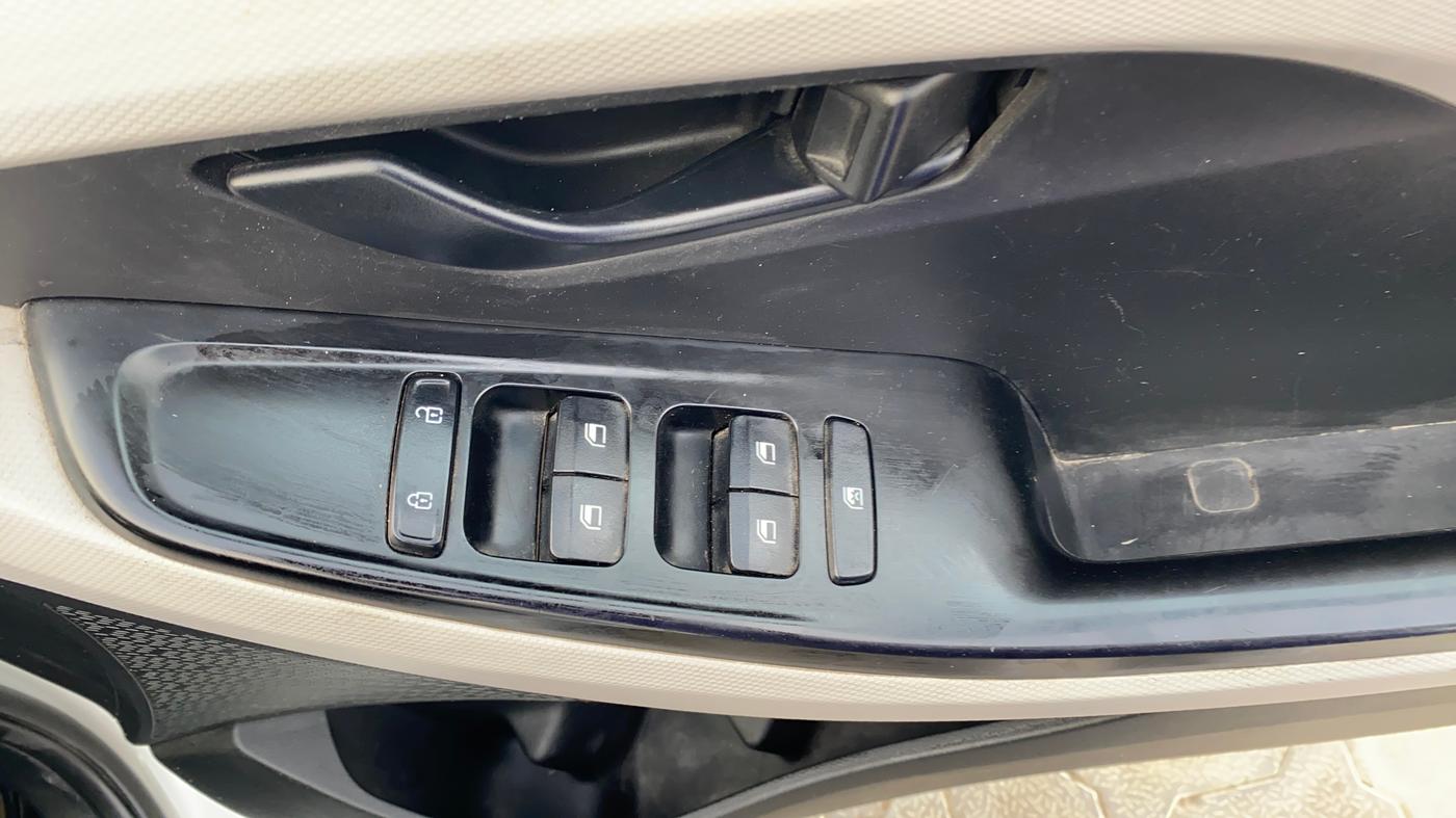 2022 Hyundai Creta E 1.5 DIESEL, Diesel, Manual, 79,690 km, Driver Side Door Panels Control