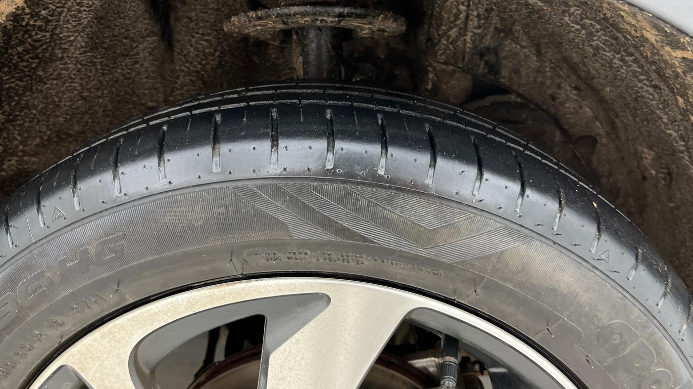 2024 Toyota Glanza V AMT, Petrol, Automatic, 12,775 km, Right Front Tyre Tread